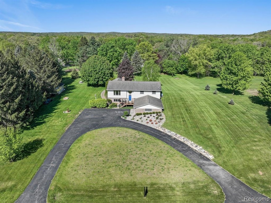 1902 Reidsview, White Lake, MI 48383 - photo 1