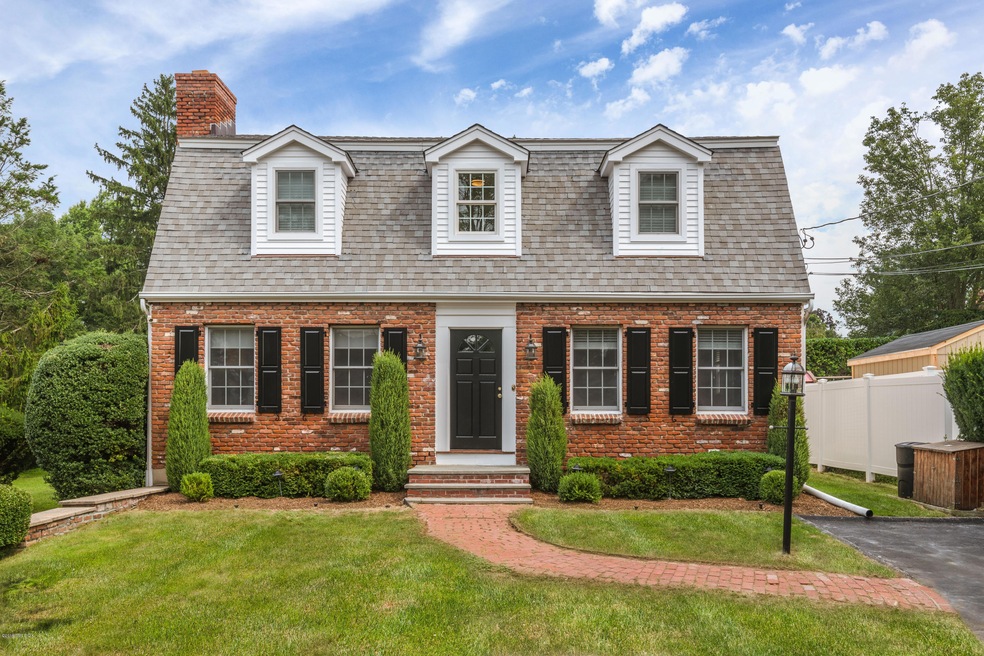 9 Thornhill Rd, Riverside, CT 06878 - photo 1