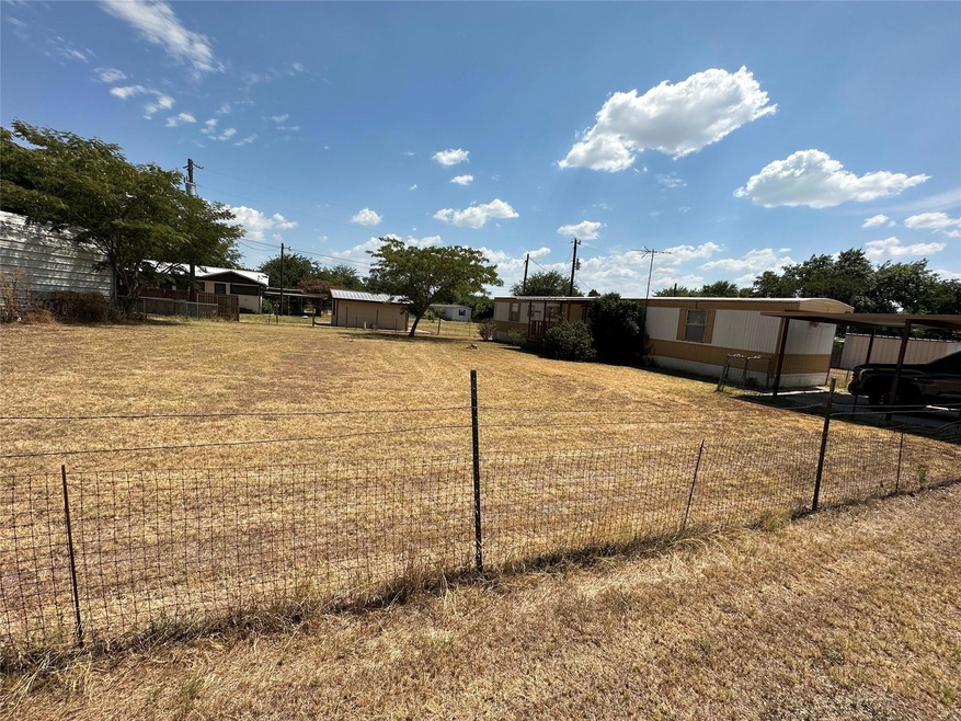 827 Skylark Dr, Granbury, TX 76049 - photo 1