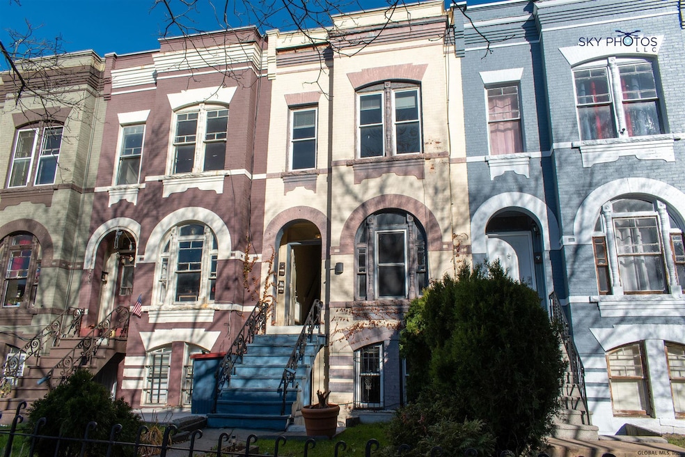 359 Madison Ave, Albany, NY 12210 - photo 1