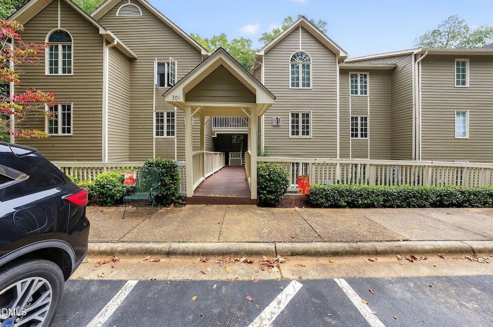 301 Glen Echo Ln unit E, Cary, NC 27518 - photo 1
