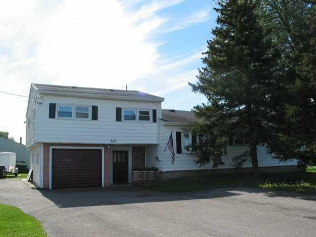 Exterior Front WELCOME TO 658 Ridge Road