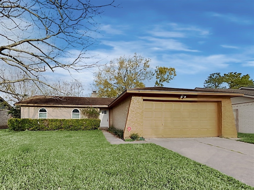 4310 Saffron Ln, Friendswood, TX 77546 - photo 1