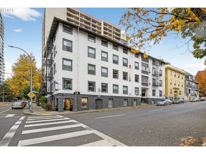 1104 SW Columbia St unit 1, Portland, OR 97201 - photo 1
