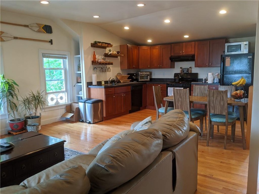 11 Central St unit 3, Newport, RI 02840 - photo 1