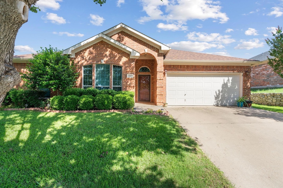 2217 Creek Side Dr, Weatherford, TX 76087 - photo 1