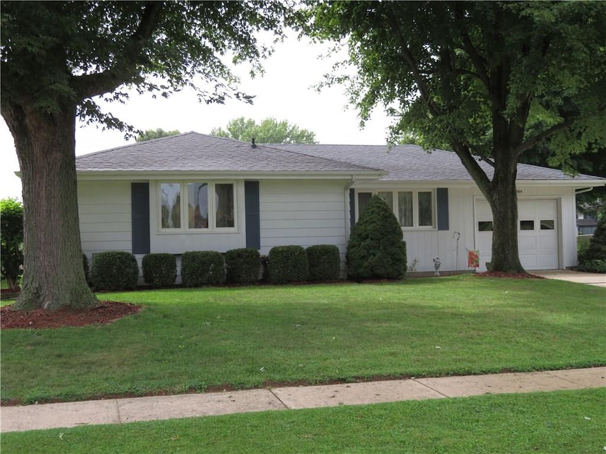 1944 Chandler Ln, Columbus, IN 47203 - photo 1