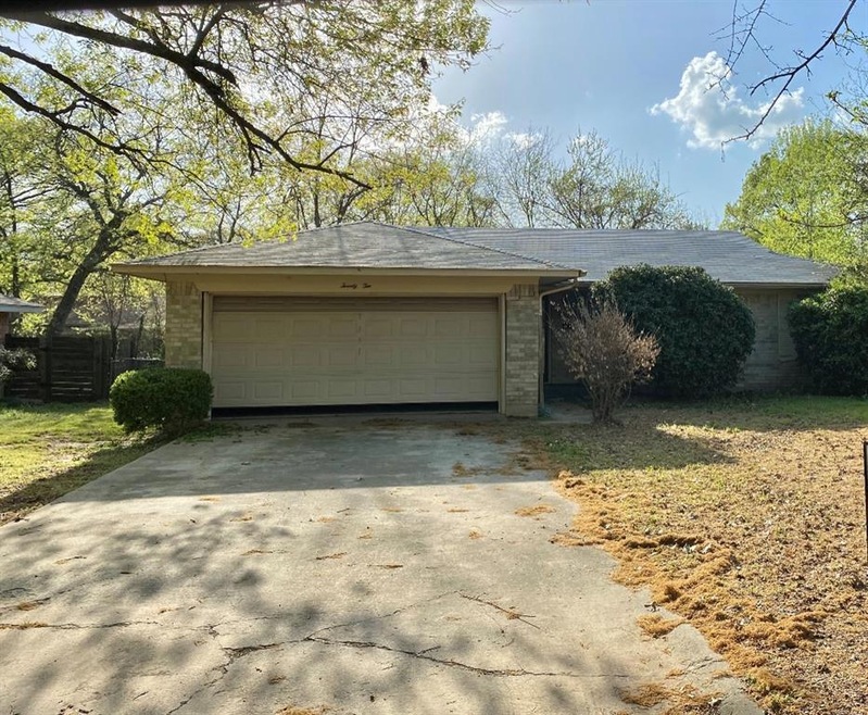 22 Scotsmeadow St, Gainesville, TX 76240 - photo 1