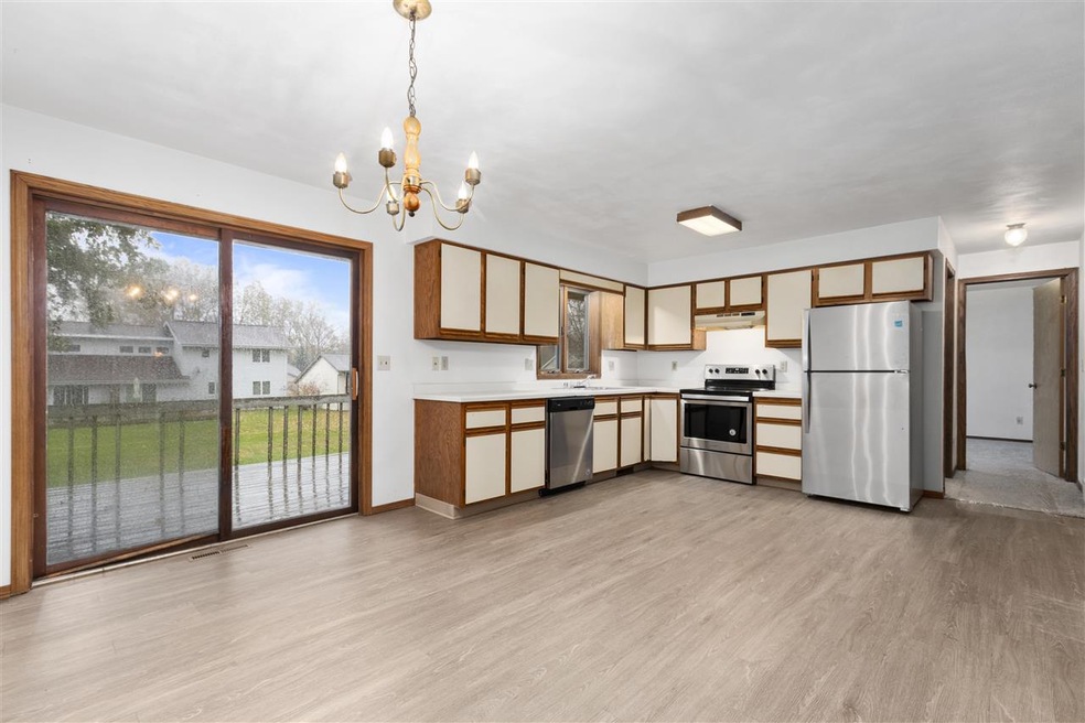 2310 N Skylark Dr, Appleton, WI 54914 - photo 1