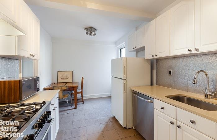 433 W 34th St unit 2A, New York, NY 10001 - photo 1
