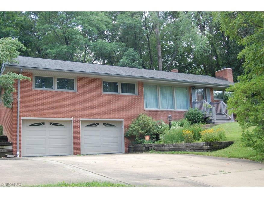 You will love this  low maintenance split floor pl