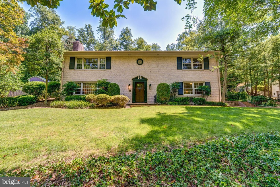 7313 Fort Hunt Rd, Alexandria, VA 22307 - photo 1