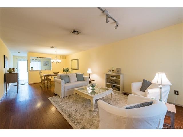 54 Manorwood Dr unit 54, Branford, CT 06405 - photo 1