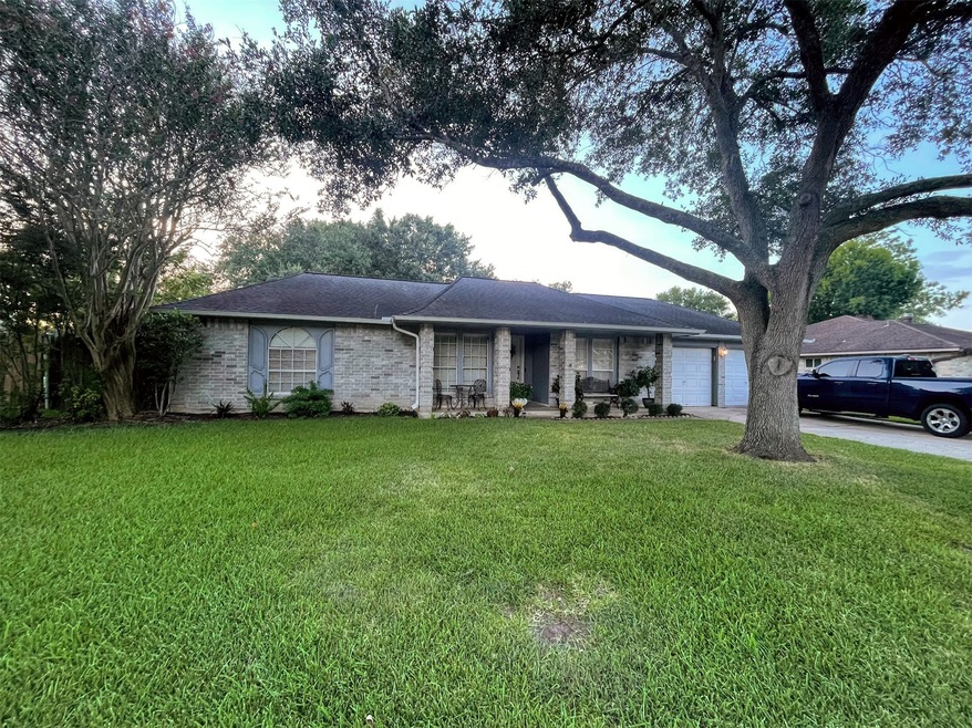 1307 Frontier Ln, Friendswood, TX 77546 - photo 1