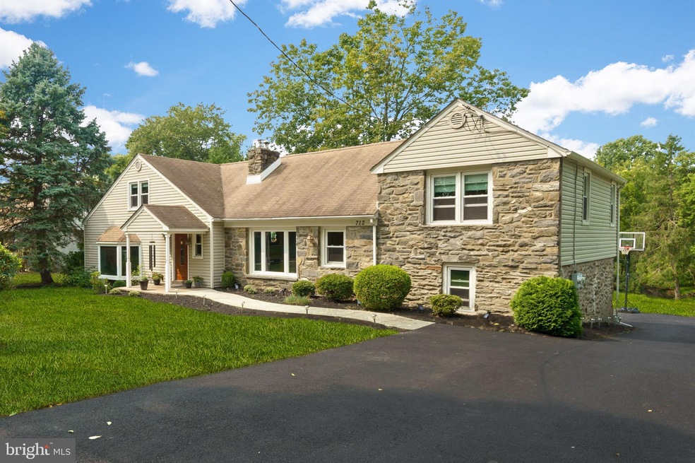 712 Crum Creek Rd, Broomall, PA 19008 - photo 1