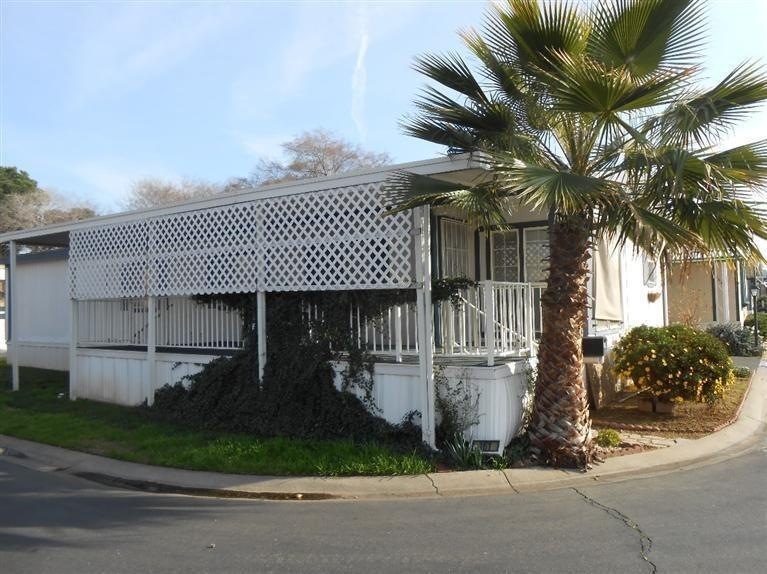 Charming front of mobilhome.