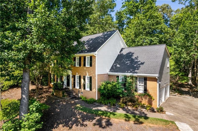 Welcome Home to 130 Inverness Approach located in 