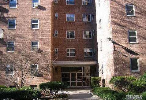 4459 Kissena Blvd unit 6P, Flushing, NY 11355 - photo 1