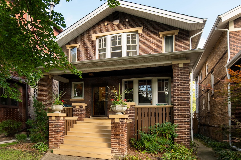 Pending $1,150,000 • Co-Listing Agent