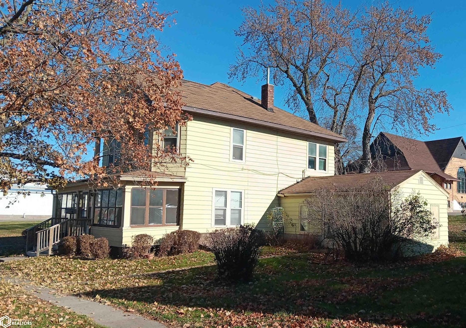 315 S Main St, Sigourney, IA 52591 - photo 1