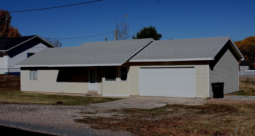 520 W 100 N, Parowan, UT 84761 - photo 1