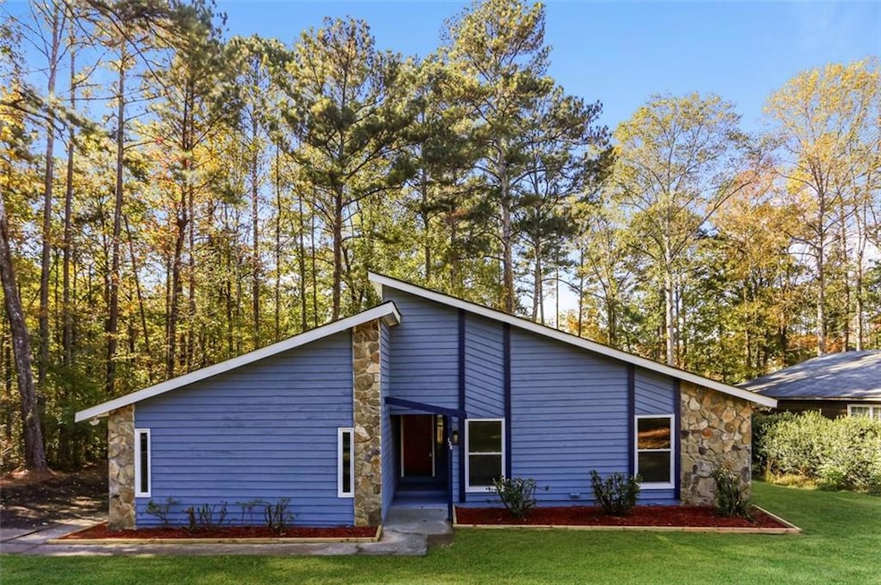 135 Beethoven Ct, Riverdale, GA 30296 - photo 1