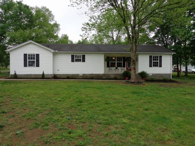 207 Woodland Dr, Shelbyville, TN 37160 - photo 1