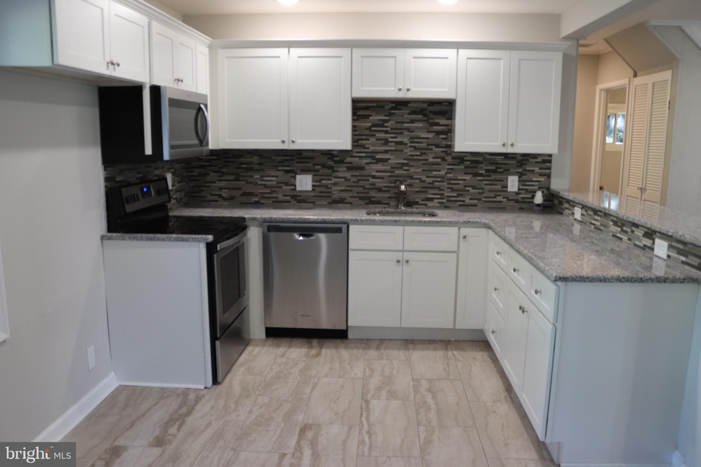 27 Return Ln, Levittown, PA 19055 - photo 1