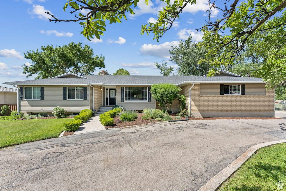 975 Canyon Breeze Ln, Draper, UT 84020 - photo 1