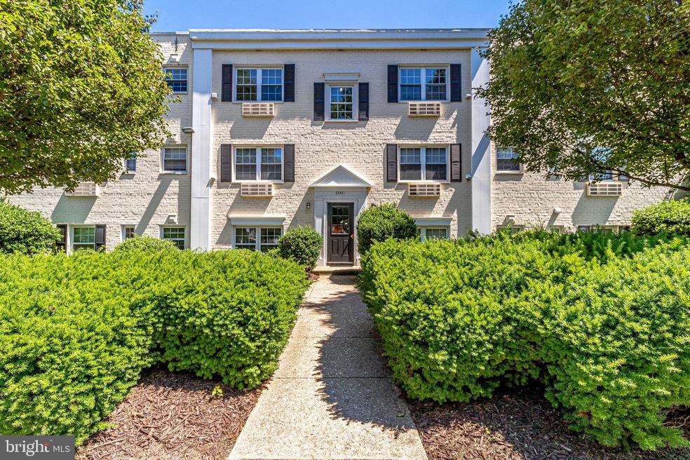 2305 Farrington Ave unit 301, Alexandria, VA 22303 - photo 1