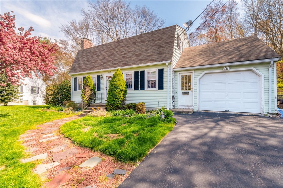 319 Ray Ave, Woonsocket, RI 02895 - photo 1