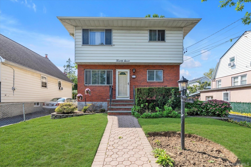 27 Juniper Rd, Port Washington, NY 11050 - photo 1