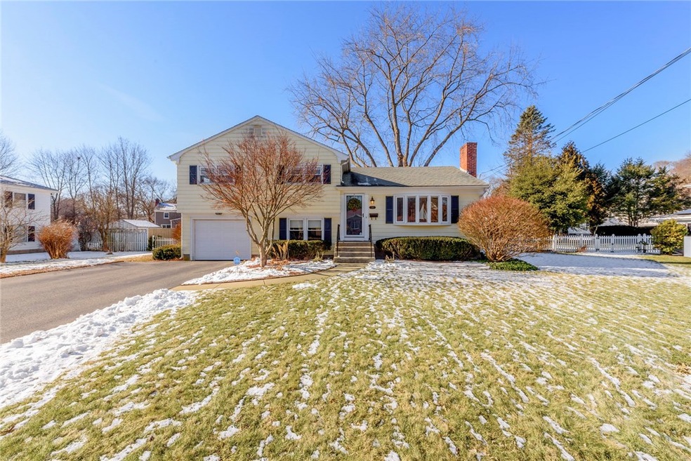 214 New Meadow Rd, Barrington, RI 02806 - photo 1