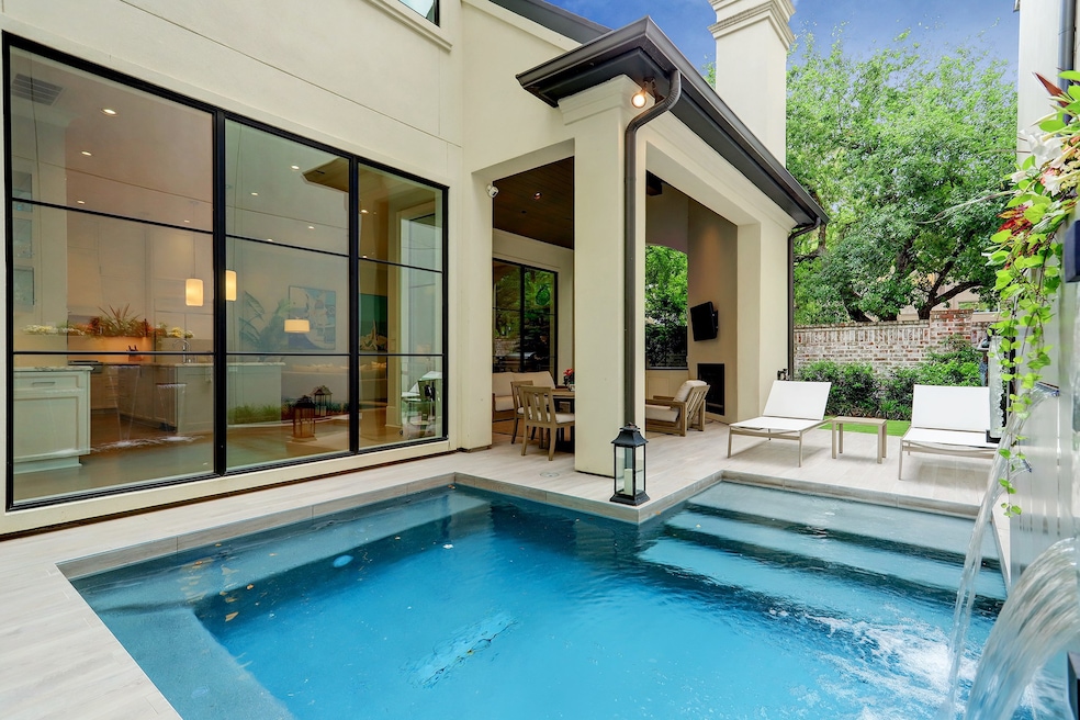 109 Memorial Parkview Dr, Houston, TX 77024 - photo 1