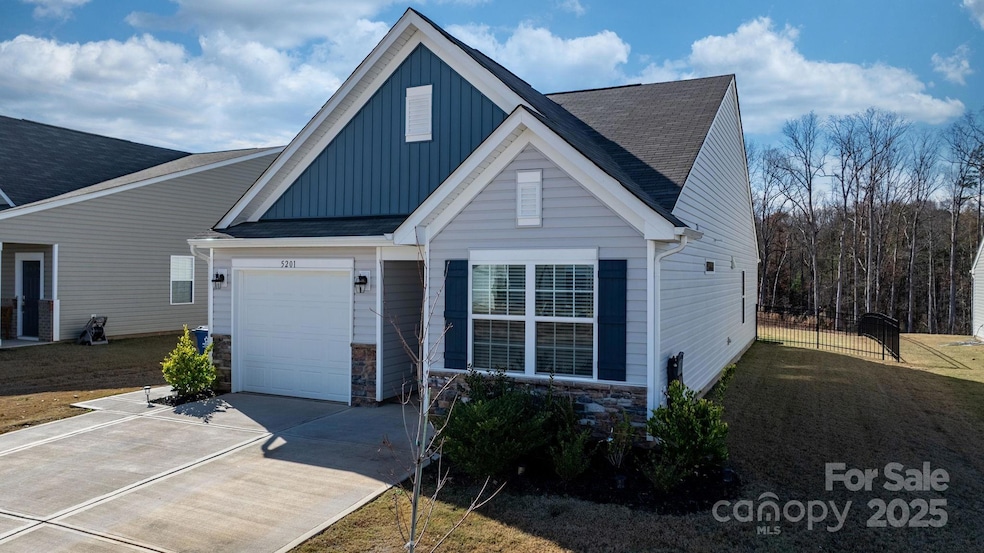 5201 Duck Ln, Catawba, NC 28609 - photo 1