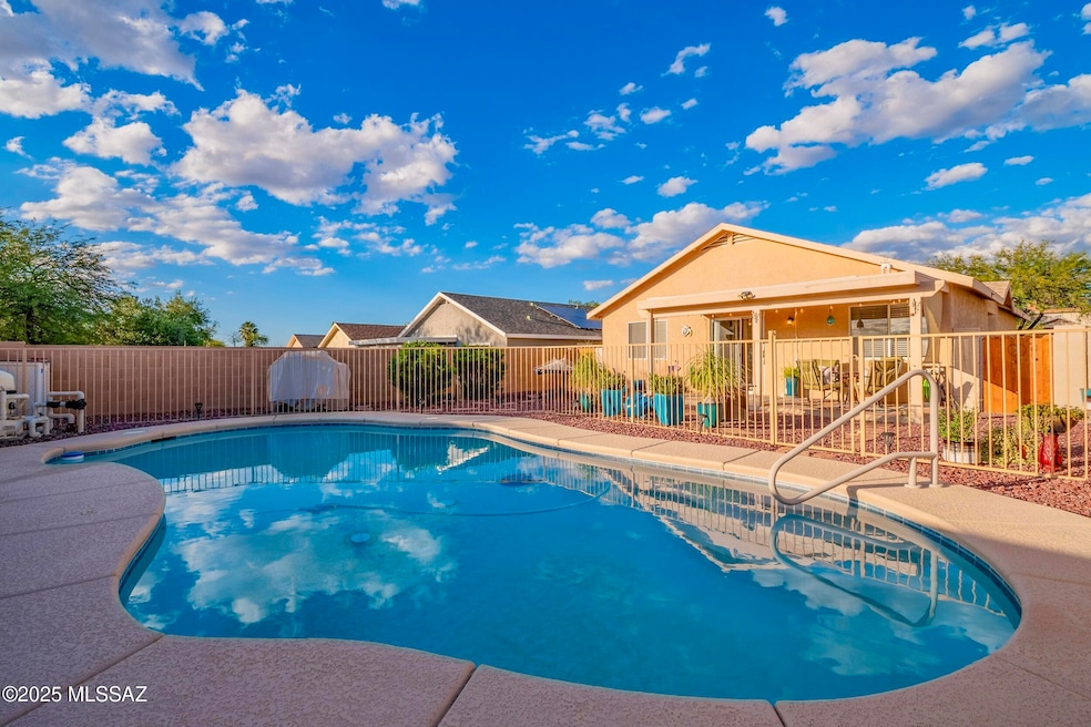 Under Contract $318,000