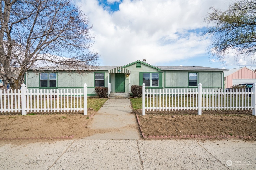 507 Newport Plaza, East Wenatchee, WA 98802 - photo 1