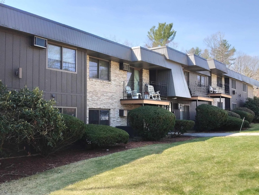 12 Strawberry Bank Rd unit 15, Nashua, NH 03062 - photo 1