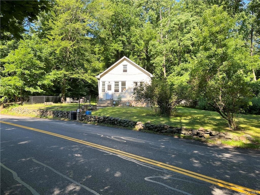 400 Phillips Hill Rd, New City, NY 10956 - photo 1