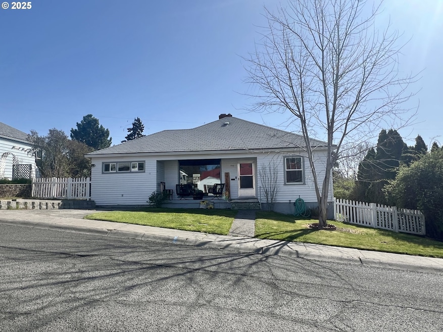 706 NW 10th St, Pendleton, OR 97801 - photo 1