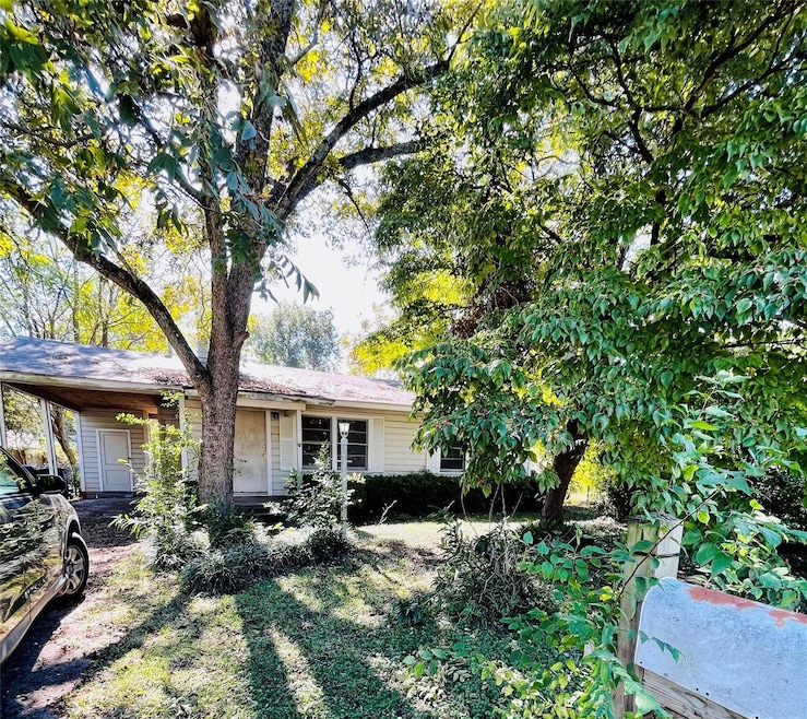 1924 Leona St, Longview, TX 75601 - photo 1