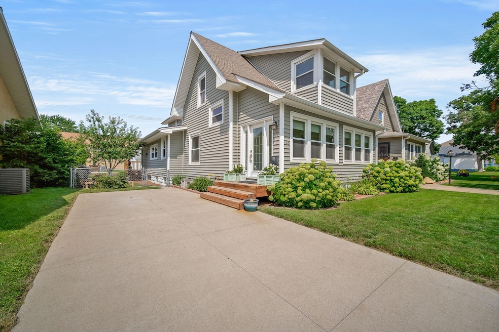 2-web-or-mls-1215 5th St-59