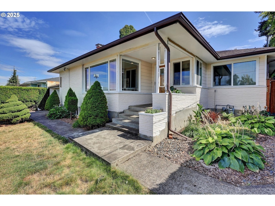 3110 NE Bryant St, Portland, OR 97211 - photo 1