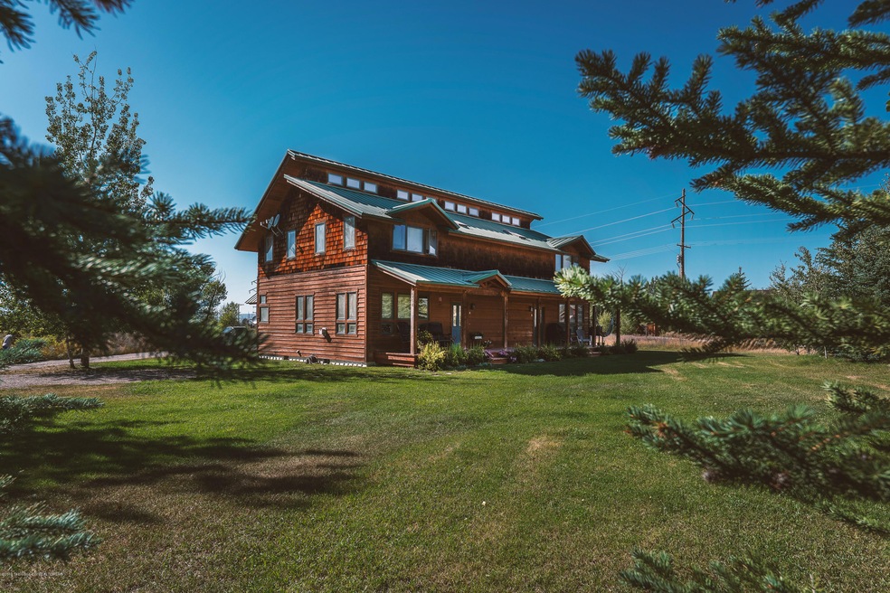 01 Exterior Main