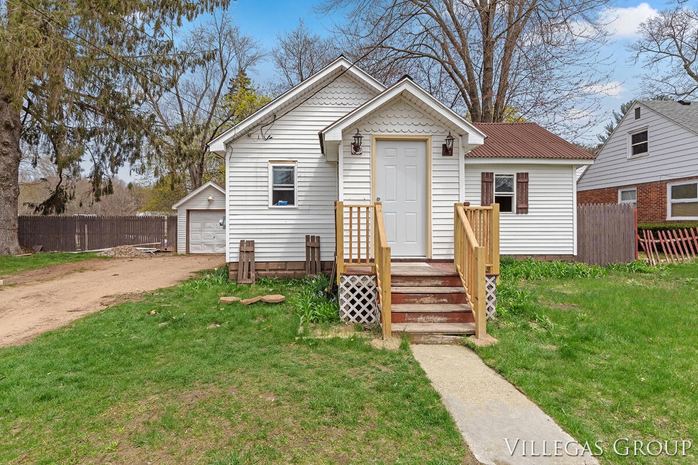 48 E Monroe