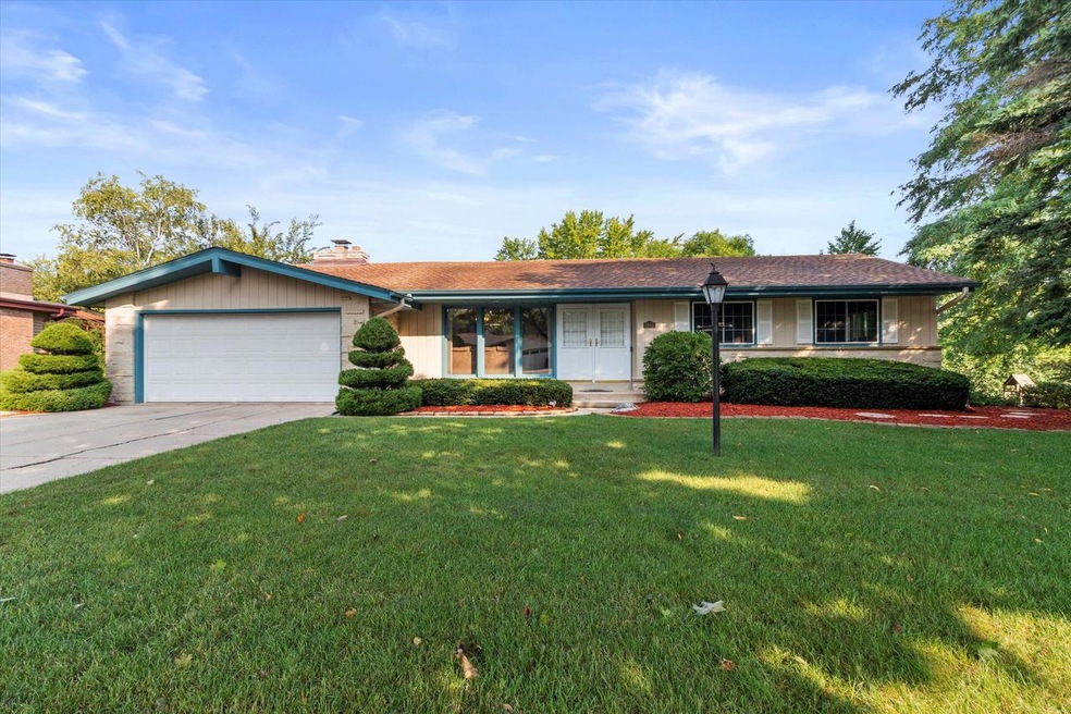 1942 Rambling Rose Rd, Waukesha, WI 53186 - photo 1