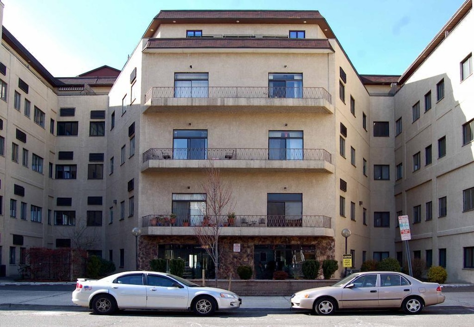 Brunswick Towers unit C33, Jersey City, NJ 07306 - photo 1