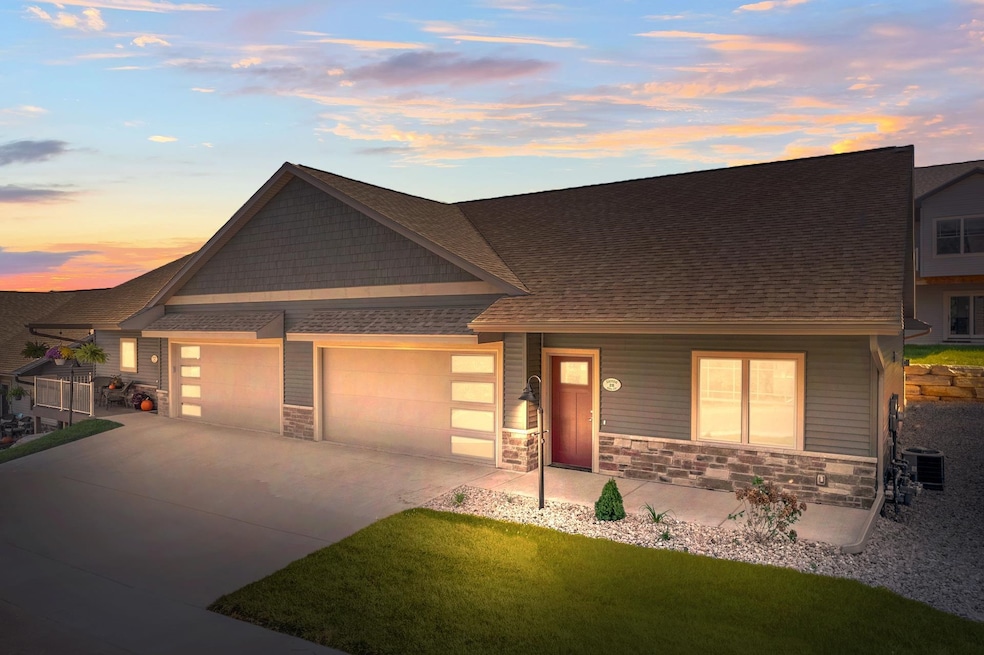 28 Sienna Hills Cir, Mount Horeb, WI 53572 - photo 1