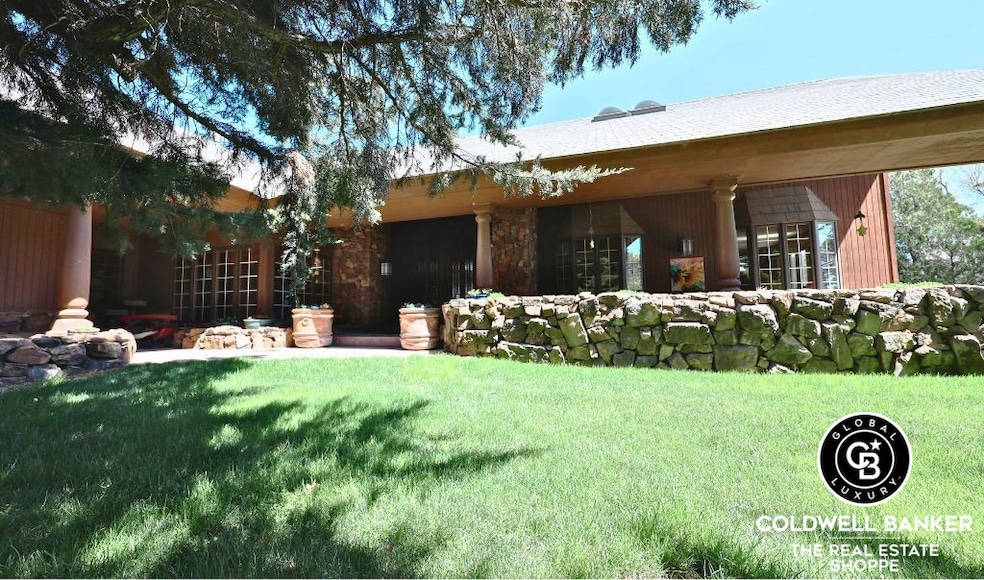 1735 E Parallel Rd, Garden City, KS 67846 - photo 1