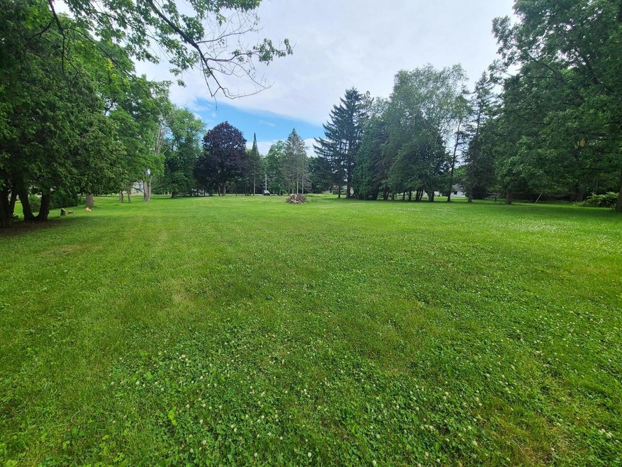 ALMOST 1 acre of prime land